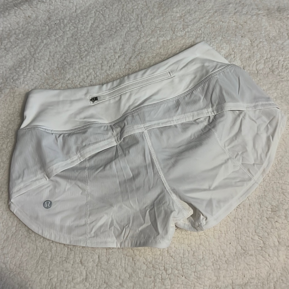 LULULEMON white shirt shorts